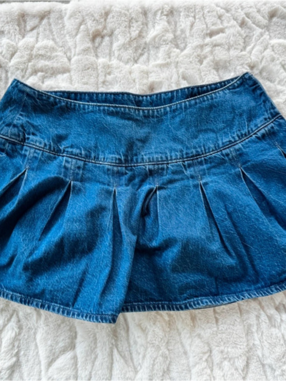American Eagle Blue Denim Pleated high rise mini skirt. Size 8